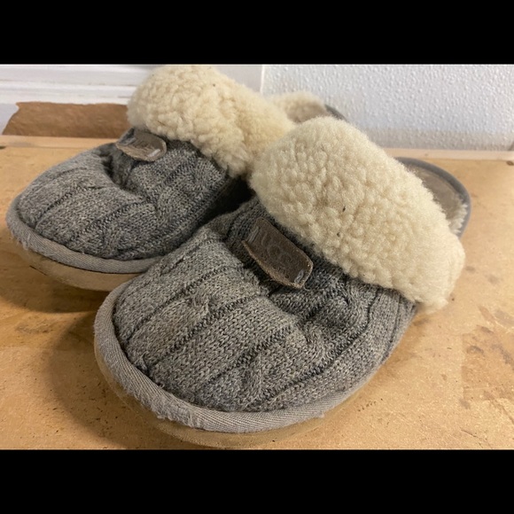 ugg cozy knit slippers size 8
